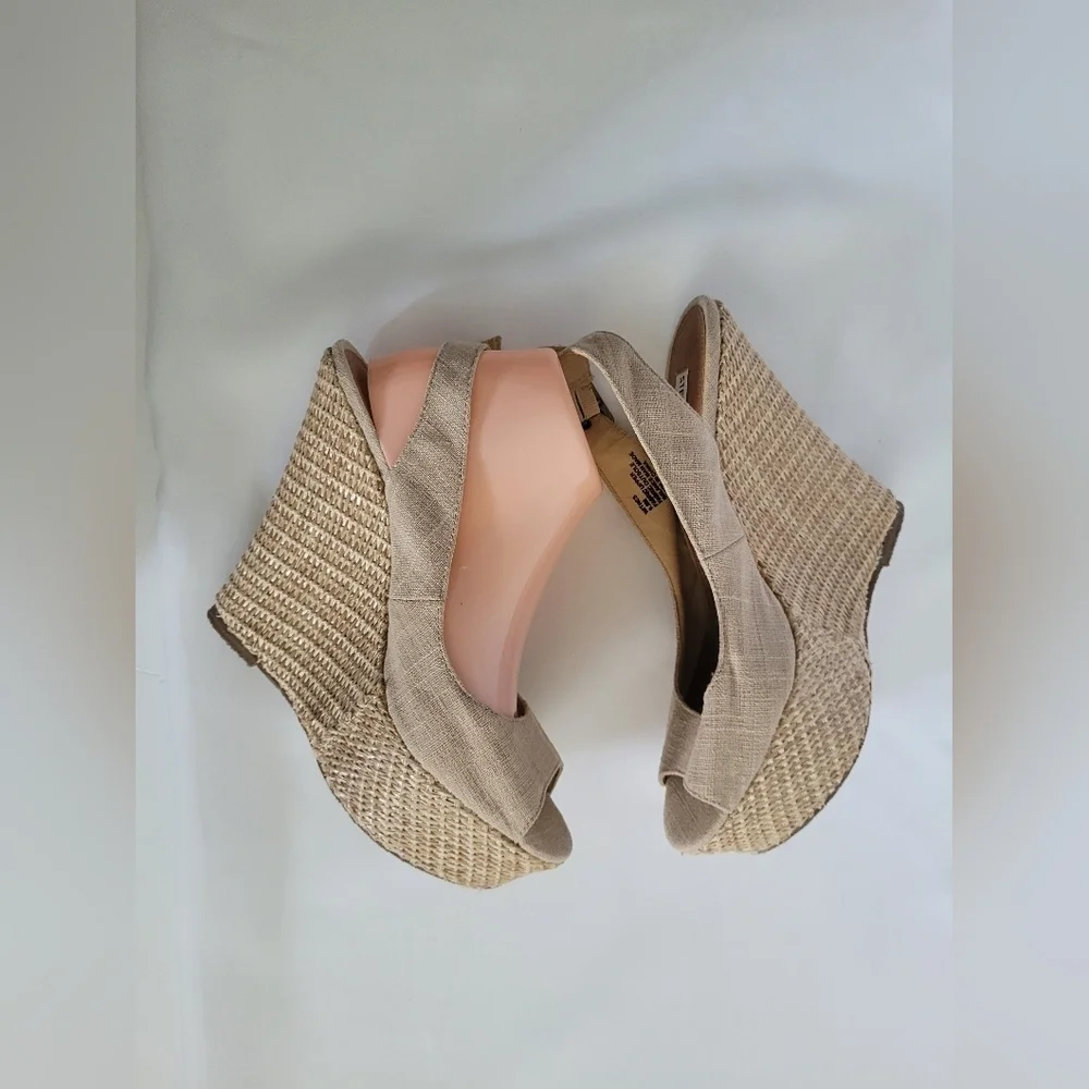 Steve Madden Oatmeal High Wedge Espadrille Sandals 9.5 EUC
